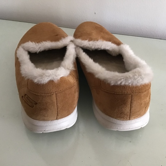 Sketchers Slippers - Picture 4 of 7